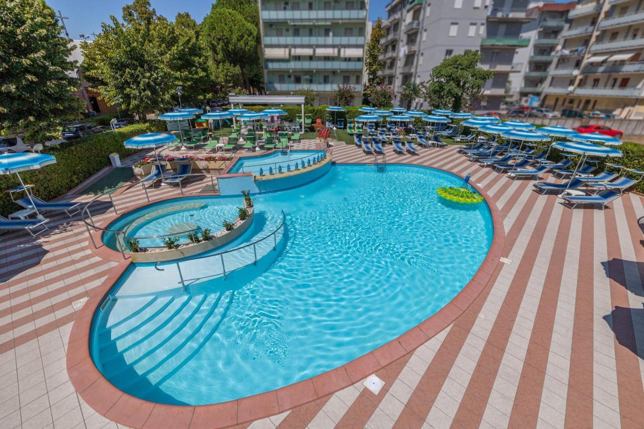 Hotel Smeraldo تْشيزيناتيكو المظهر الخارجي الصورة