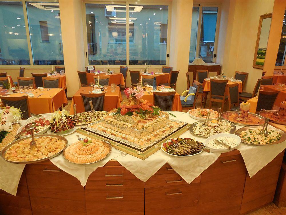 Hotel Smeraldo تْشيزيناتيكو المظهر الخارجي الصورة