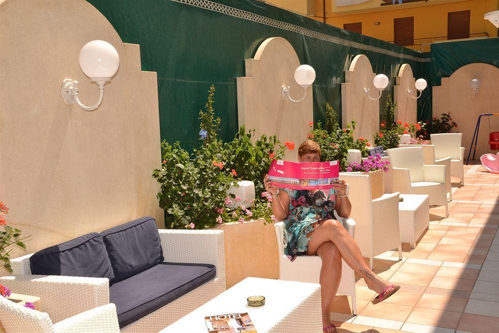 Hotel Smeraldo تْشيزيناتيكو المظهر الخارجي الصورة