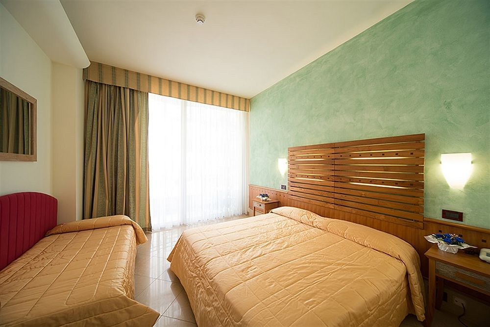 Hotel Smeraldo تْشيزيناتيكو المظهر الخارجي الصورة